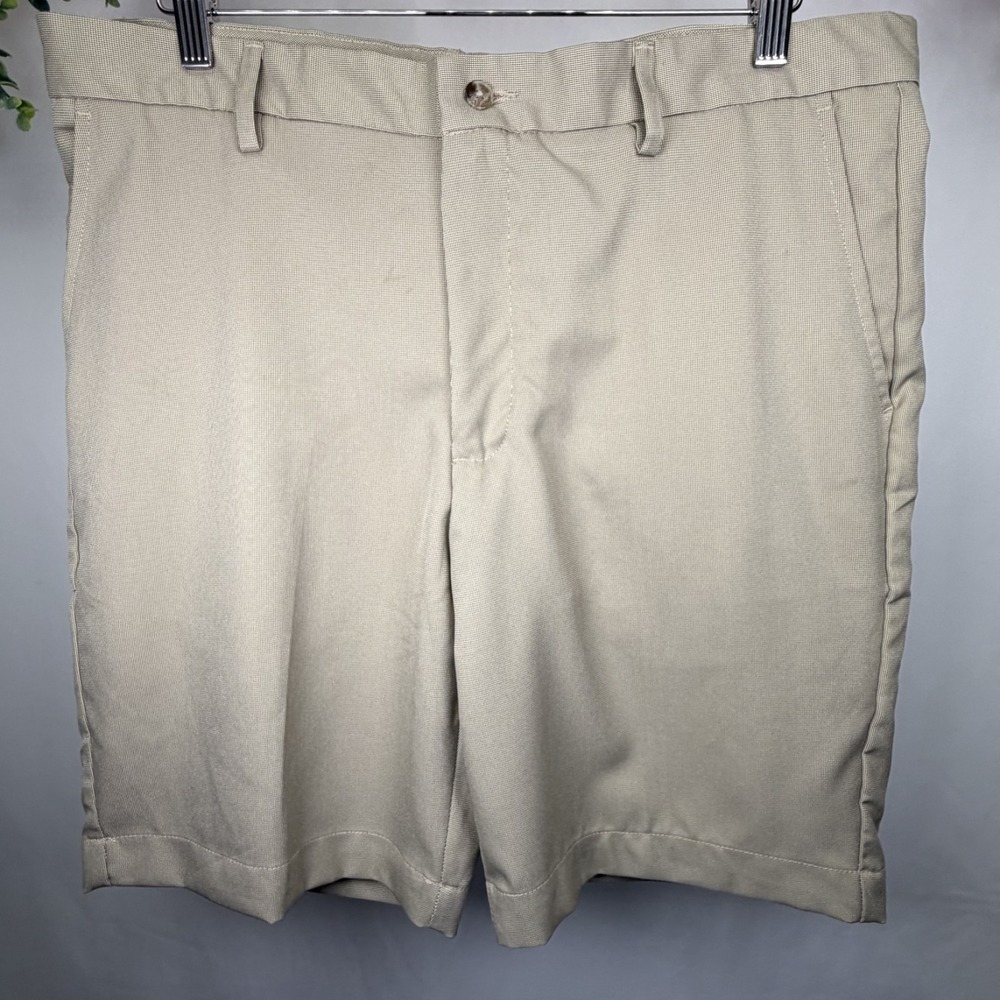 Greg‎ Norman Golf Shorts Men Size 36 Beige Checked Flat Front Polyester